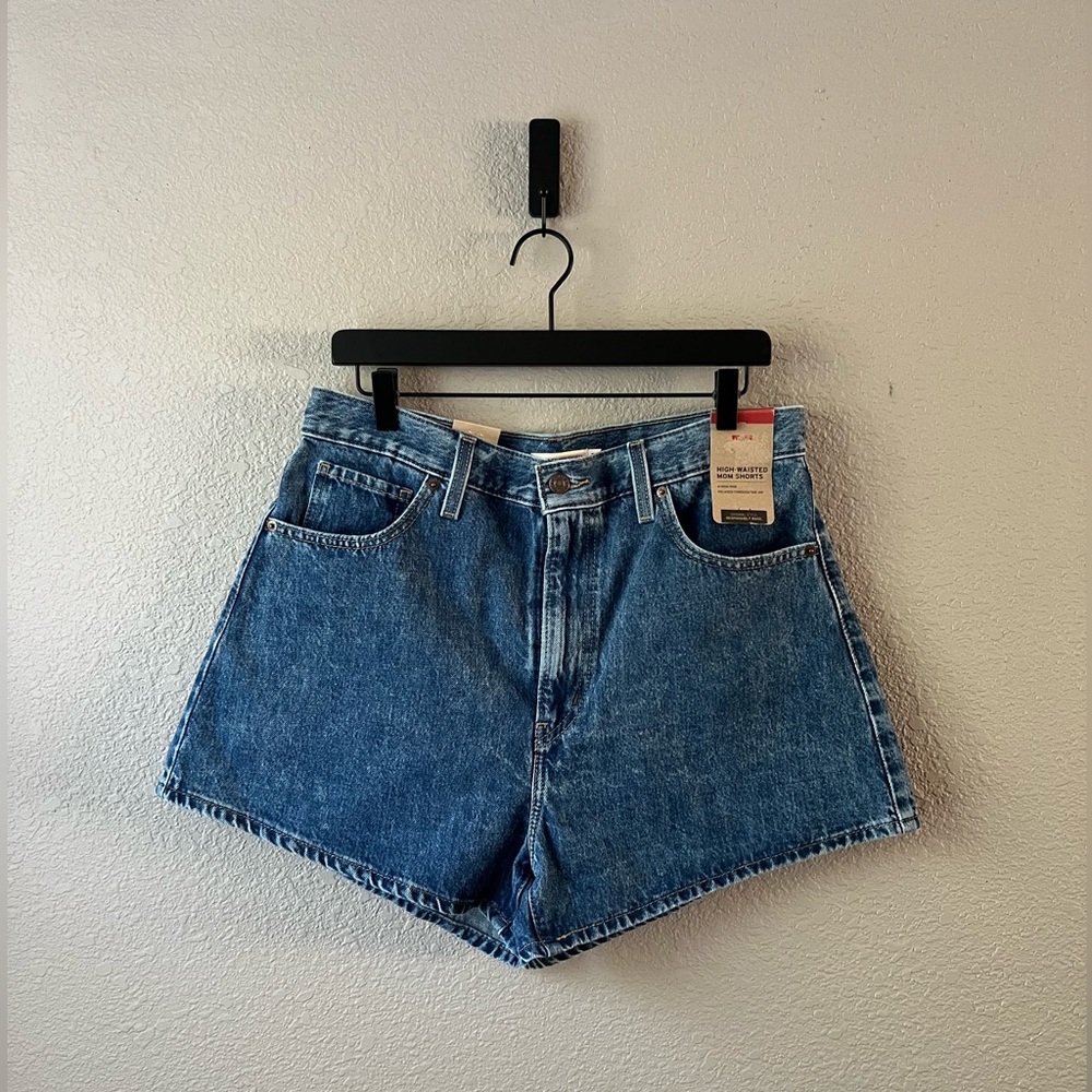 NEW Women’s Levi’s High Waisted Mom Short, size 32